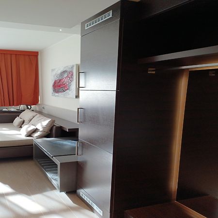 Rmh Modena Des Arts Hotell Exteriör bild