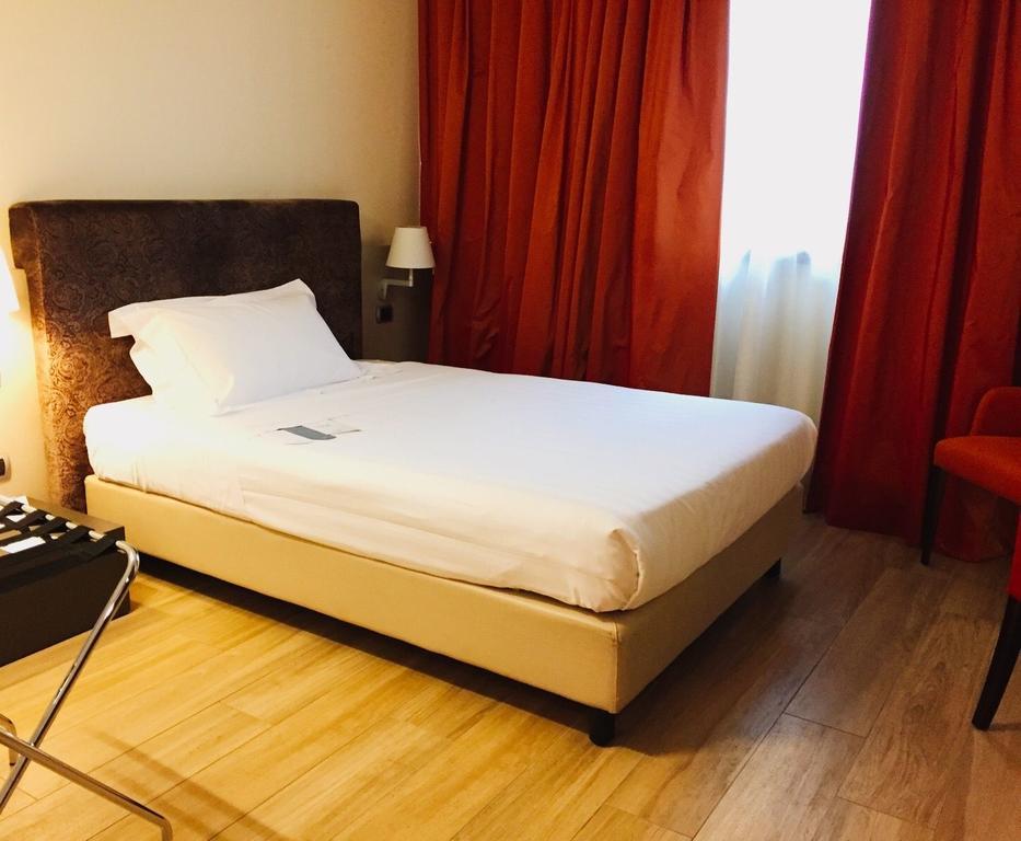 Rmh Modena Des Arts Hotell Exteriör bild