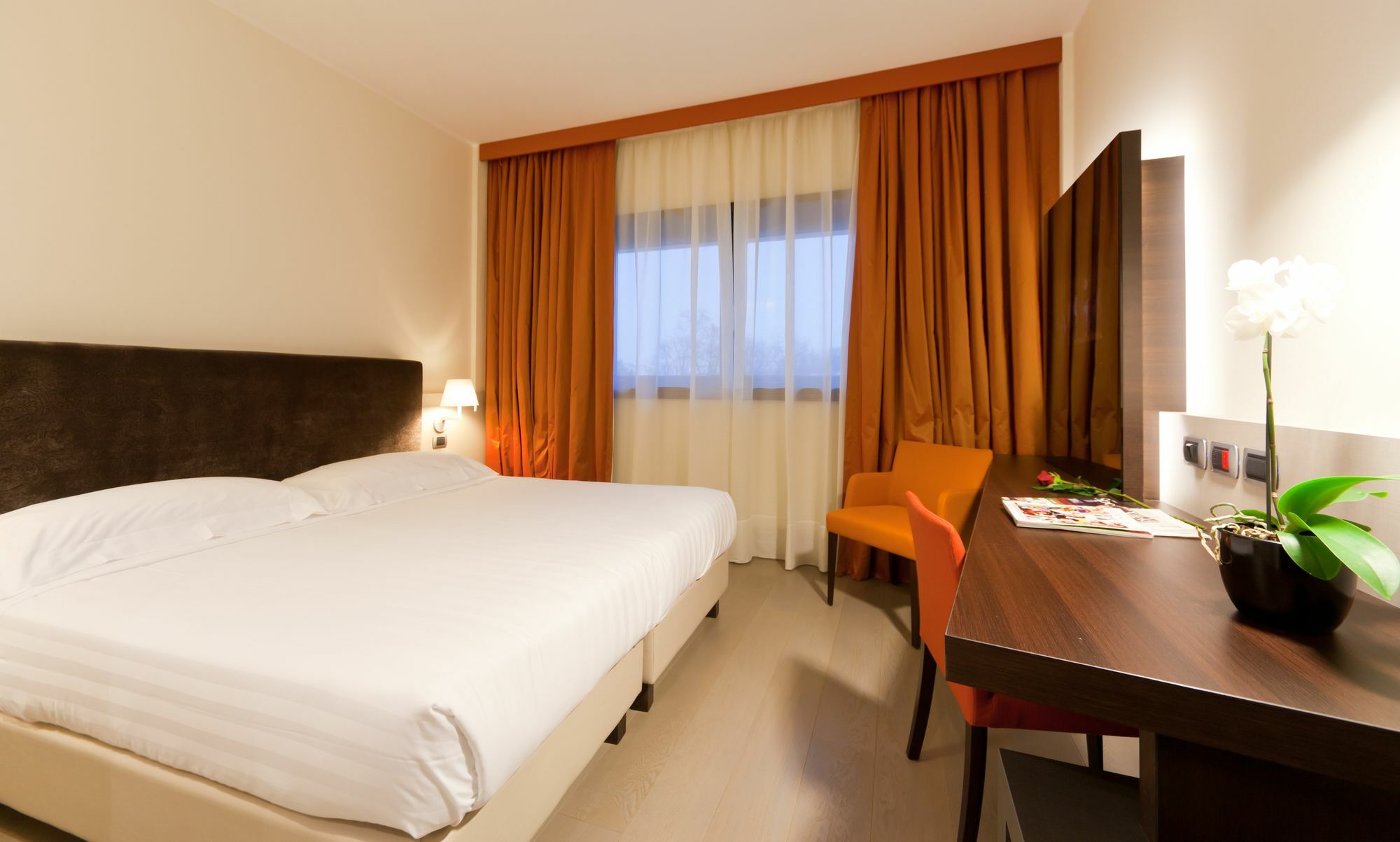 Rmh Modena Des Arts Hotell Exteriör bild