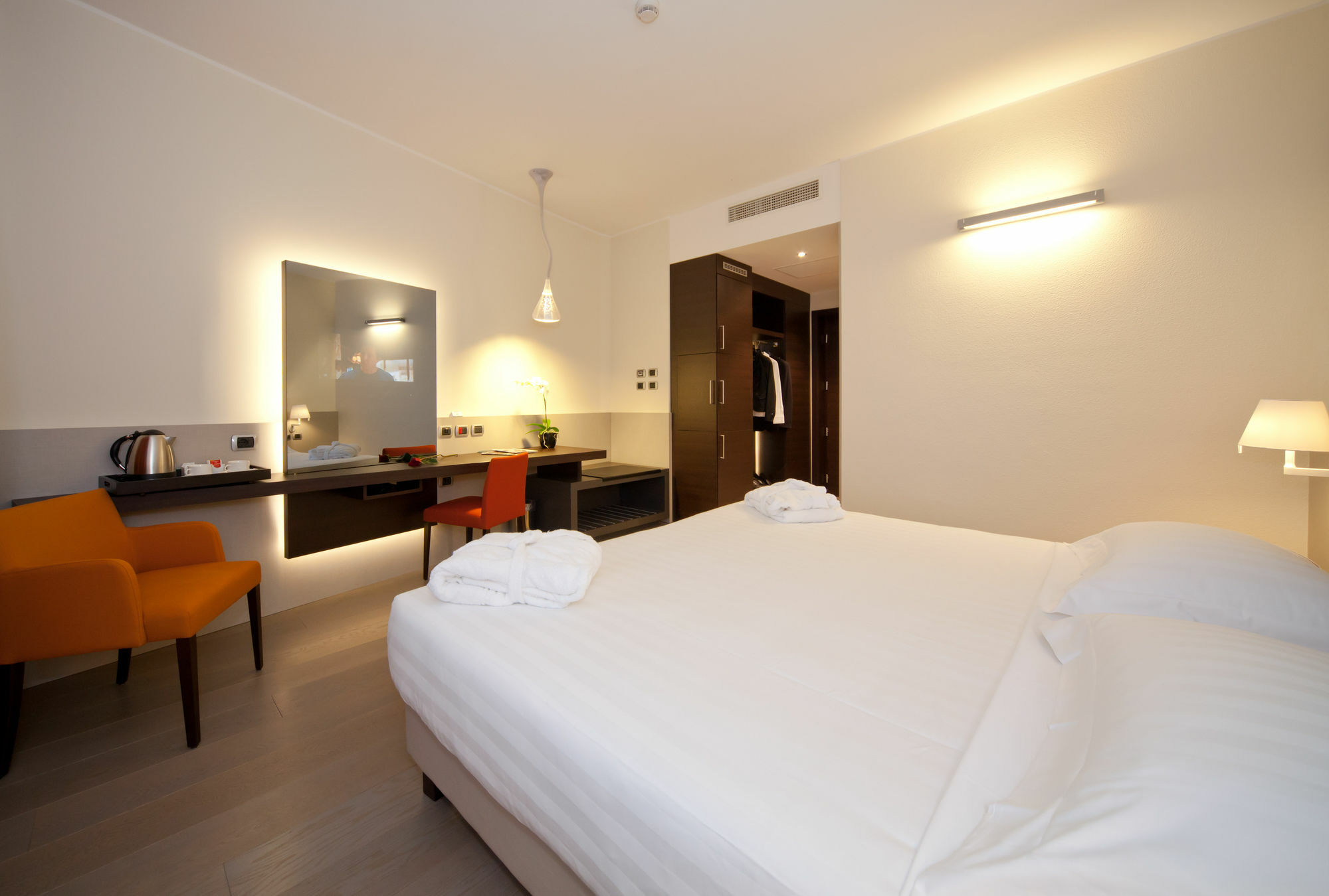 Rmh Modena Des Arts Hotell Exteriör bild