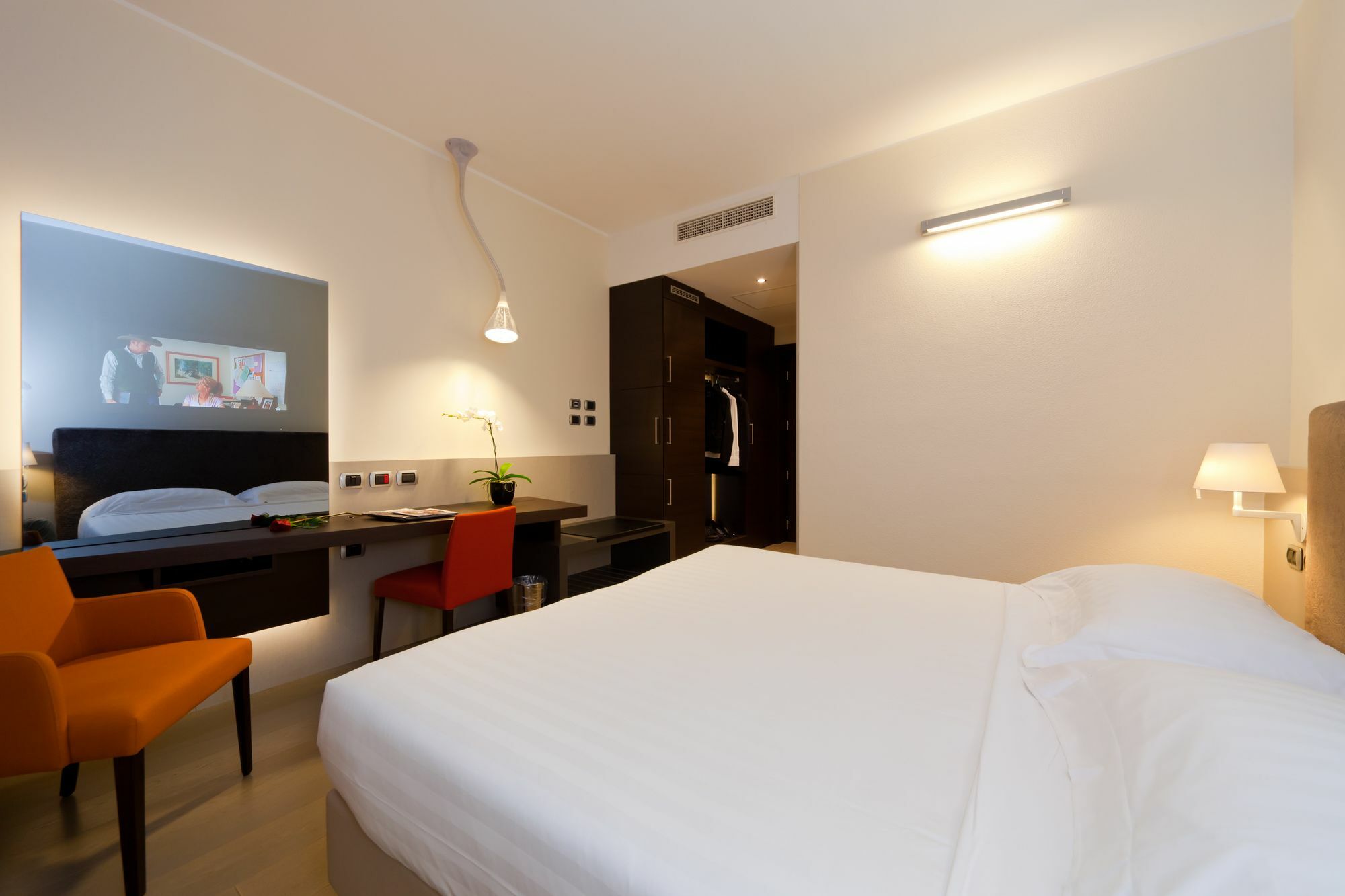 Rmh Modena Des Arts Hotell Exteriör bild